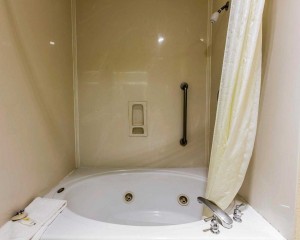 Comfort Inn Santa Cruz - Hot Tub Room