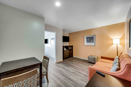 Comfort Inn Santa Cruz Beach Boardwalk Gallery - Bedroom