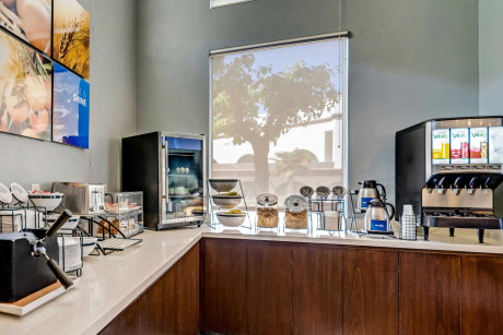 Comfort Inn Santa Cruz Beach Boardwalk Gallery - Dinning Area