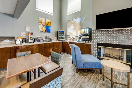 Comfort Inn Santa Cruz Beach Boardwalk Gallery - Dinning Area